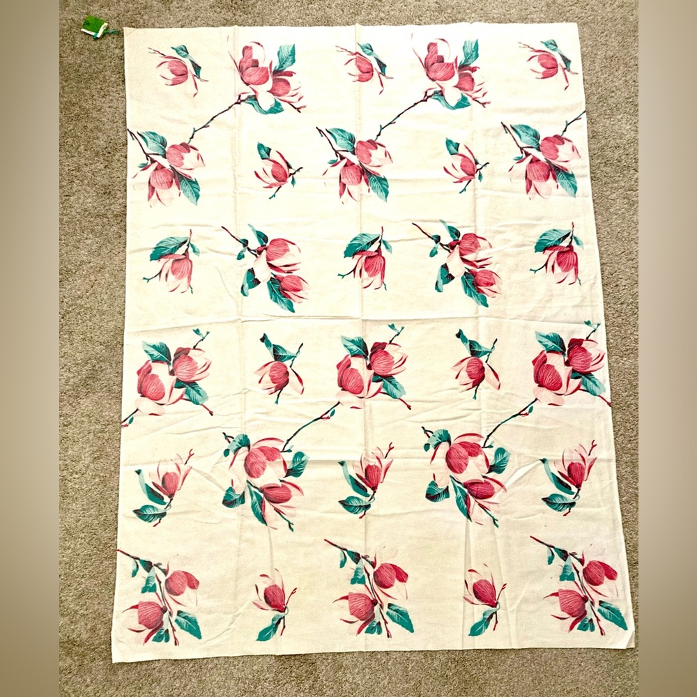 VTG Floral Tablecloth 40” x 53”